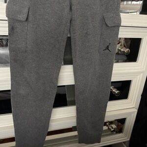 BOYS JORDAN SWEATPANTS. SIZE L